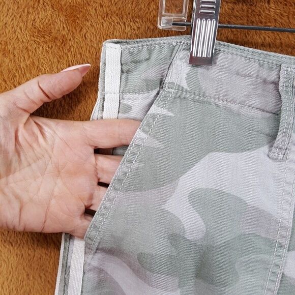 MOTHER Jeans Womens Size 31 Green Camo Stripe Linen Blend SHAKER CHOP CROP FRAY - Picture 2 of 11